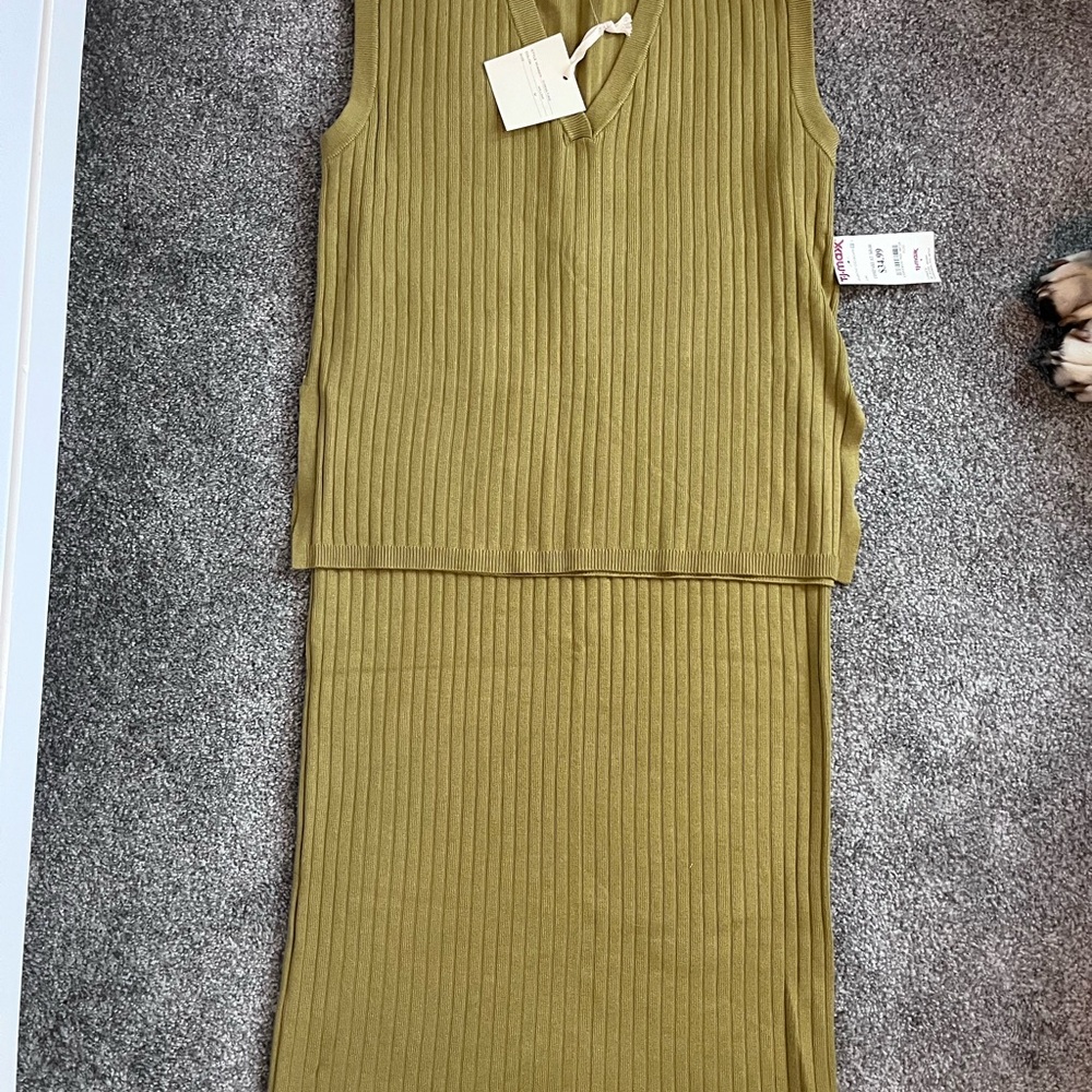 Olive Ribbed Knit Sleeveless 2 Piece Set
